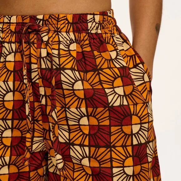 Lucy & Yak Charlie Cotton Shorts in Ecru & Orange Kiara Print - Size M - Picture 2 of 11